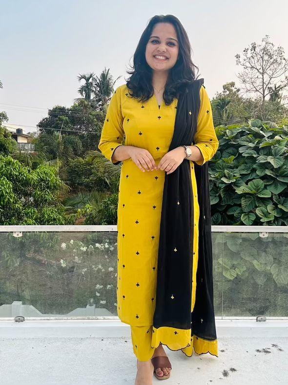 Yellow & black scalloping edges