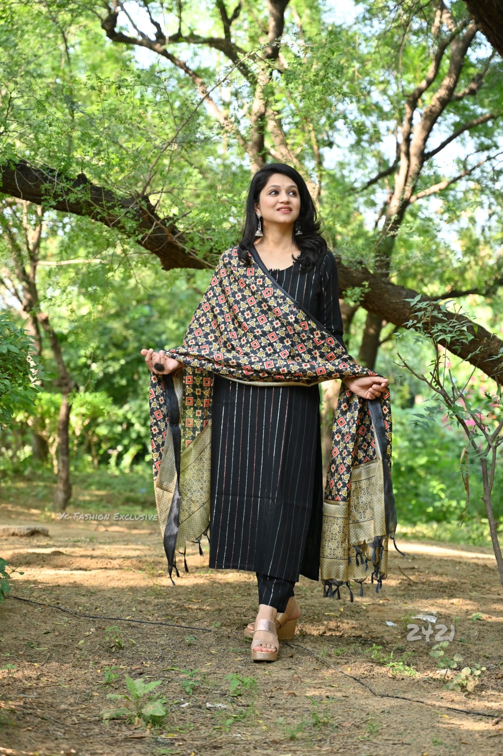 Black zari & Balls on neck