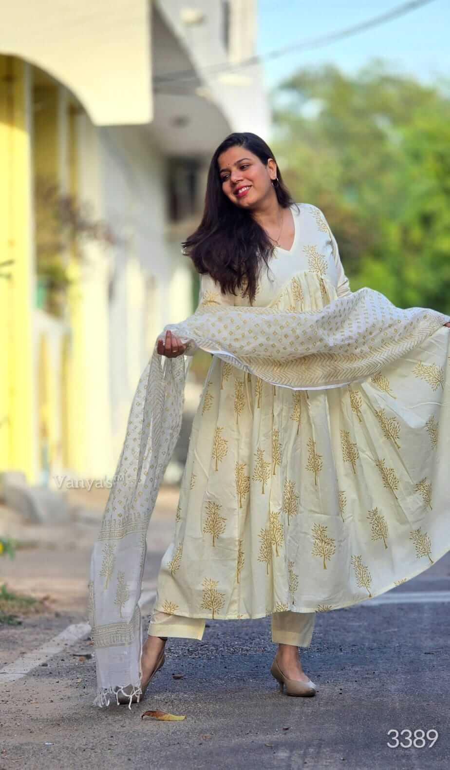 Alia White - 5 days pre booking