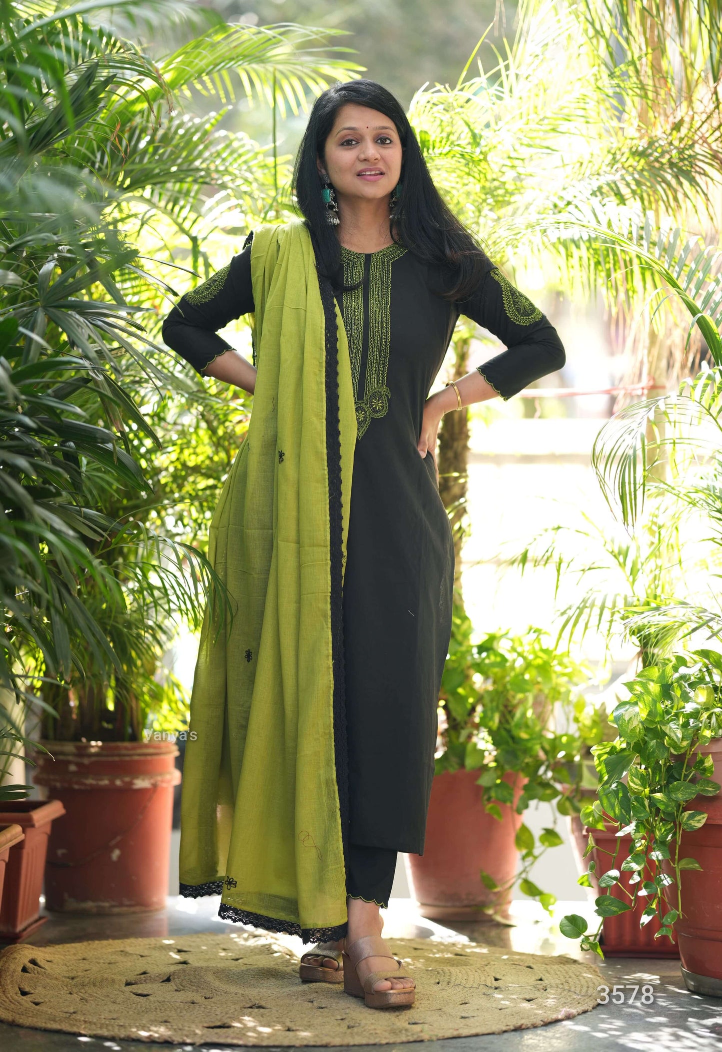 Black & Parrot Green
