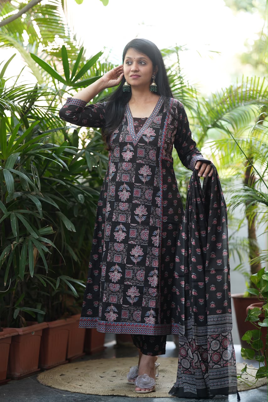 Black Hand work neck