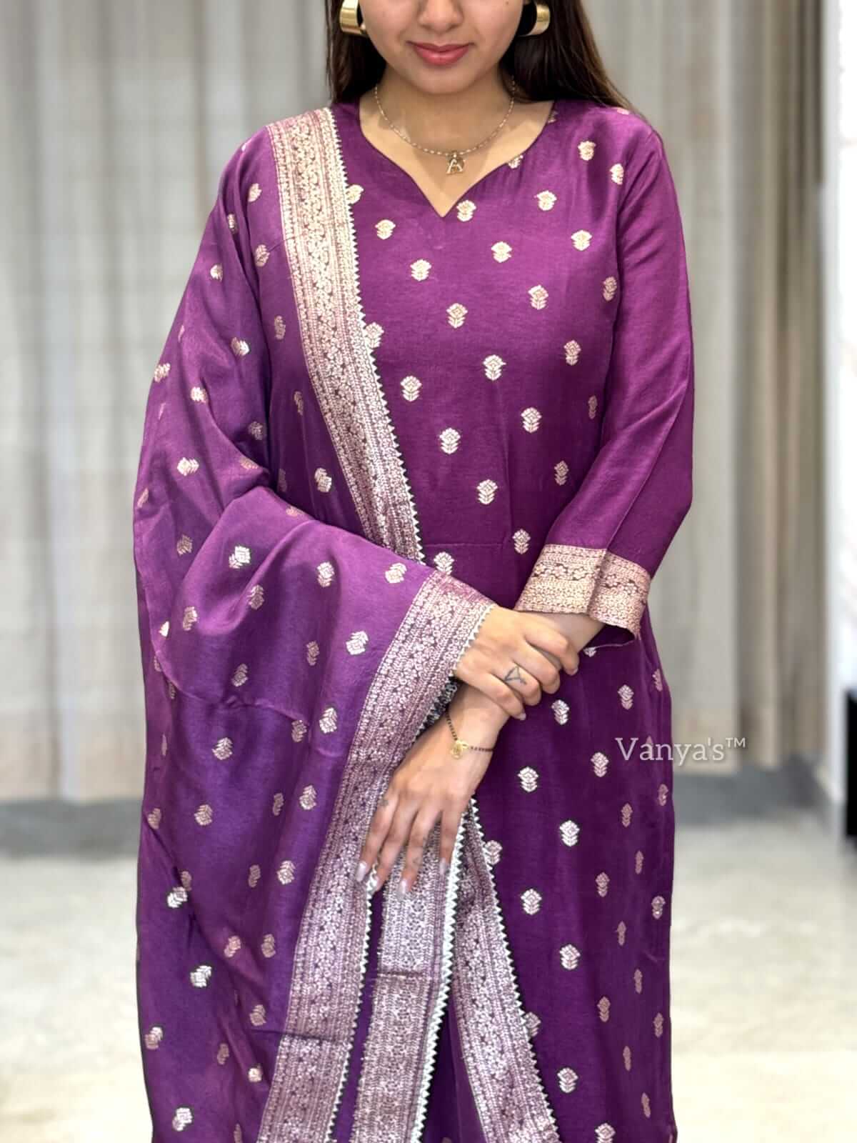 Dola Silk Banarsi