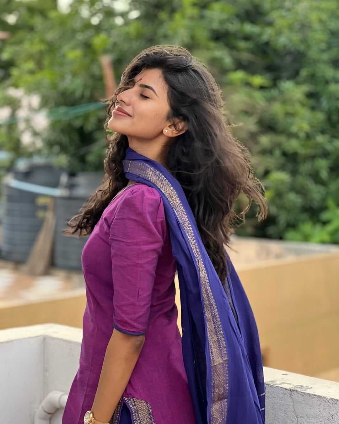 Mangalagiri Cotton v Neck