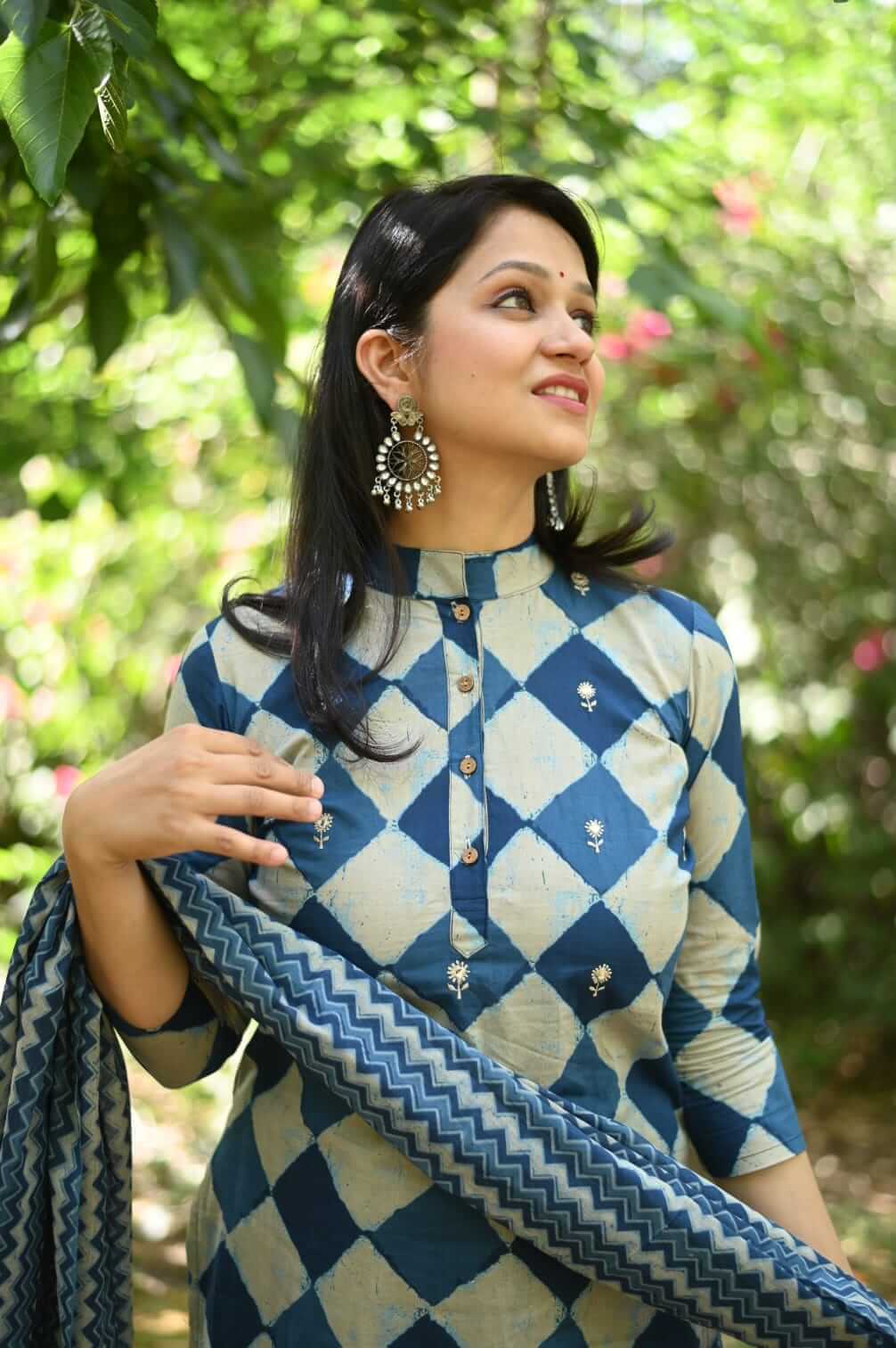 Collar Neck with Mirror work