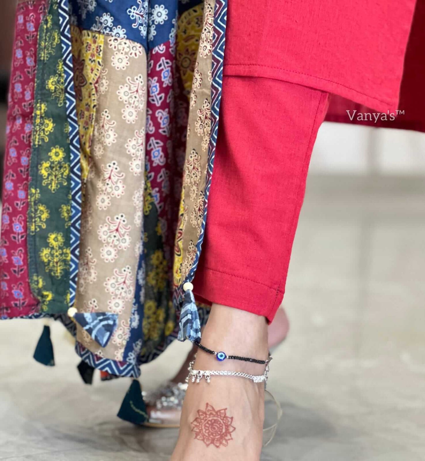 Sleevless - Kantha work