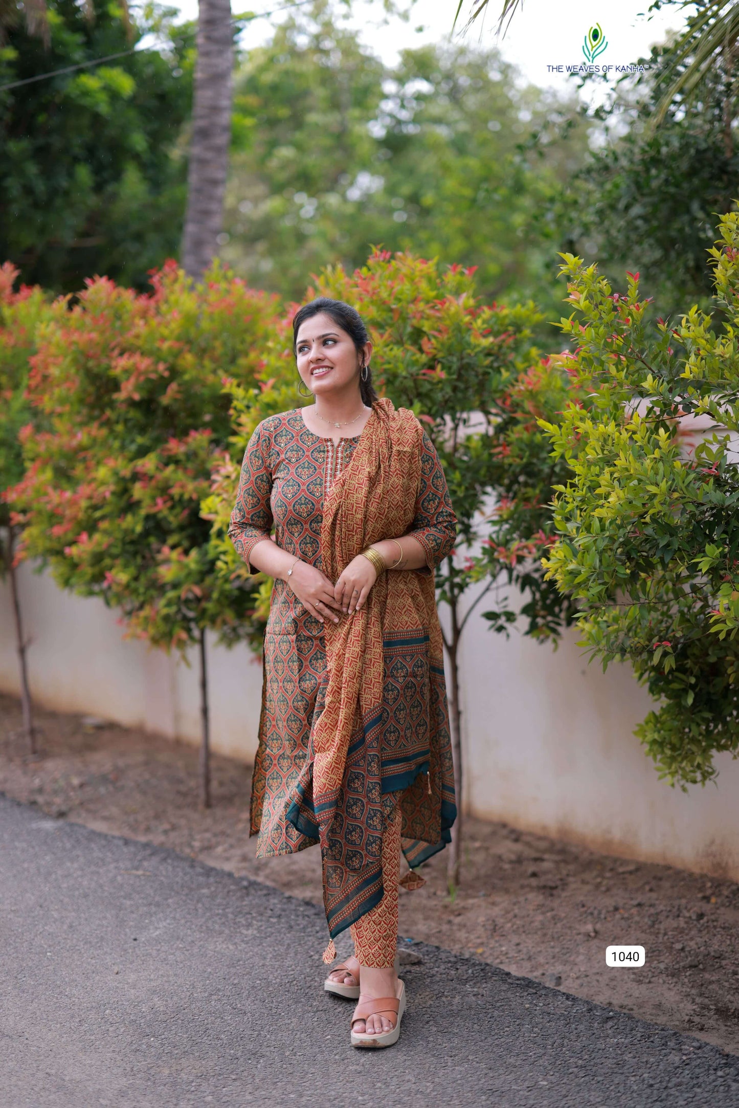 Collar Neck with Lace