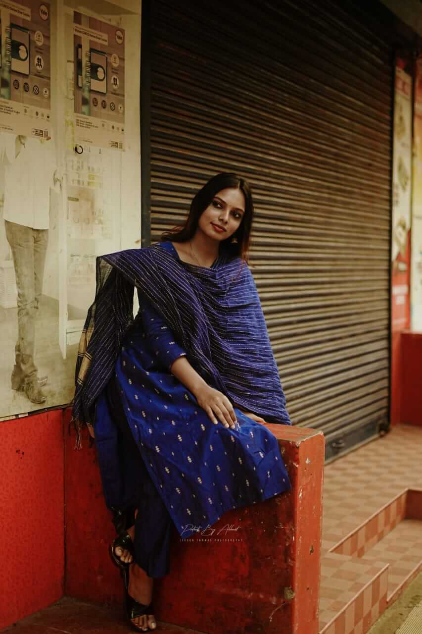 V neck Blue raw silk