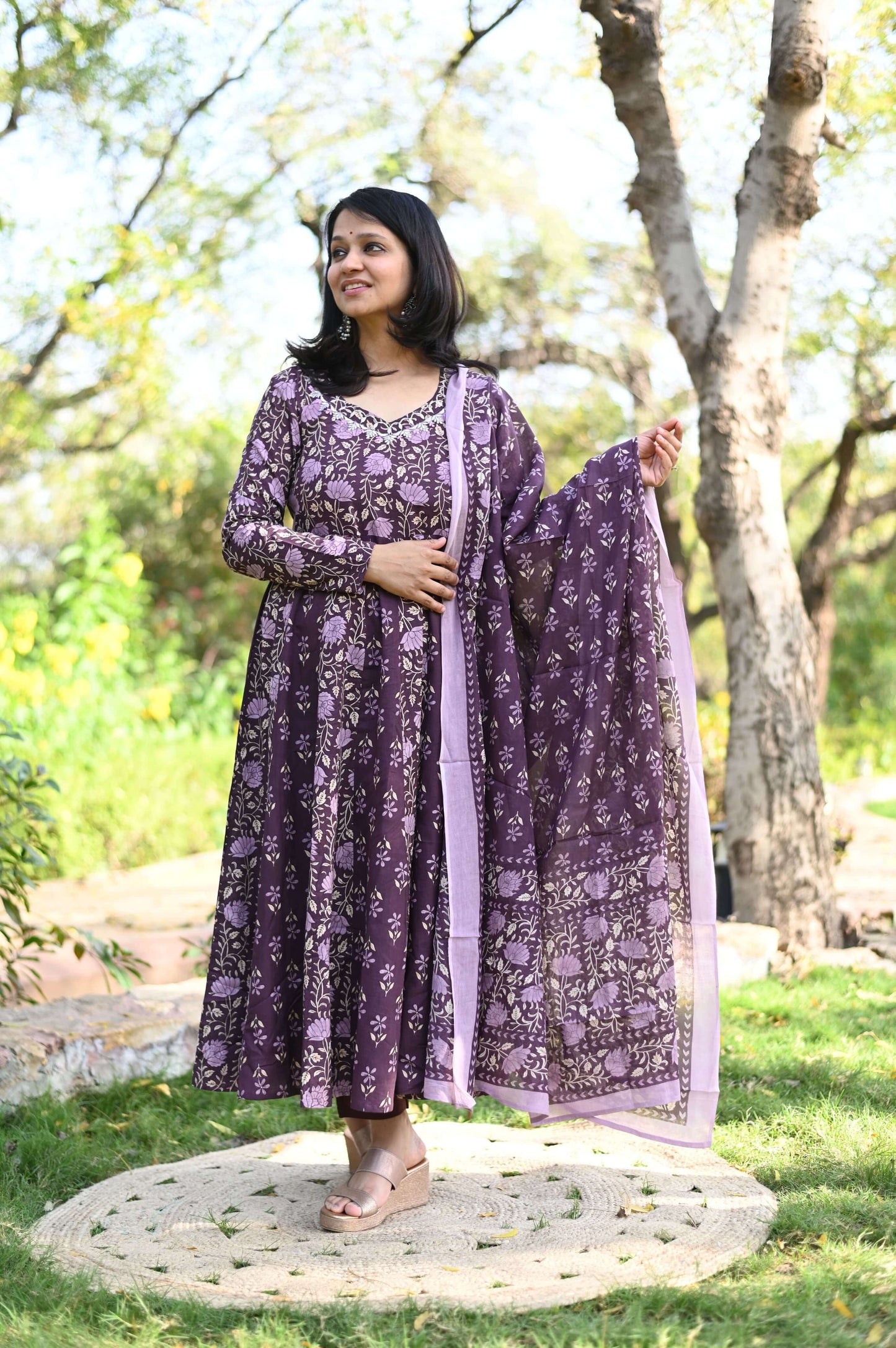 Minimalist zari embroidery