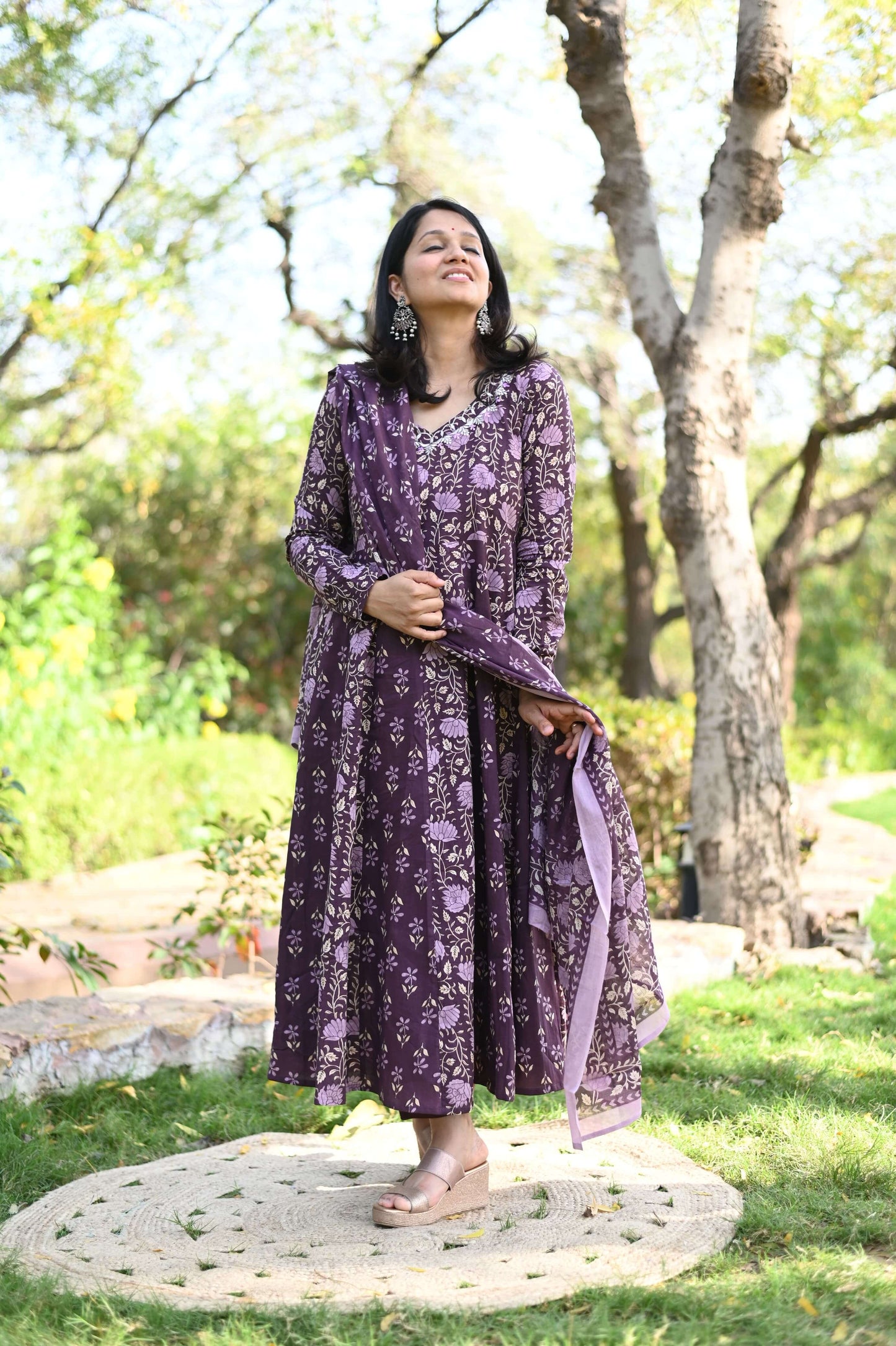 Minimalist zari embroidery