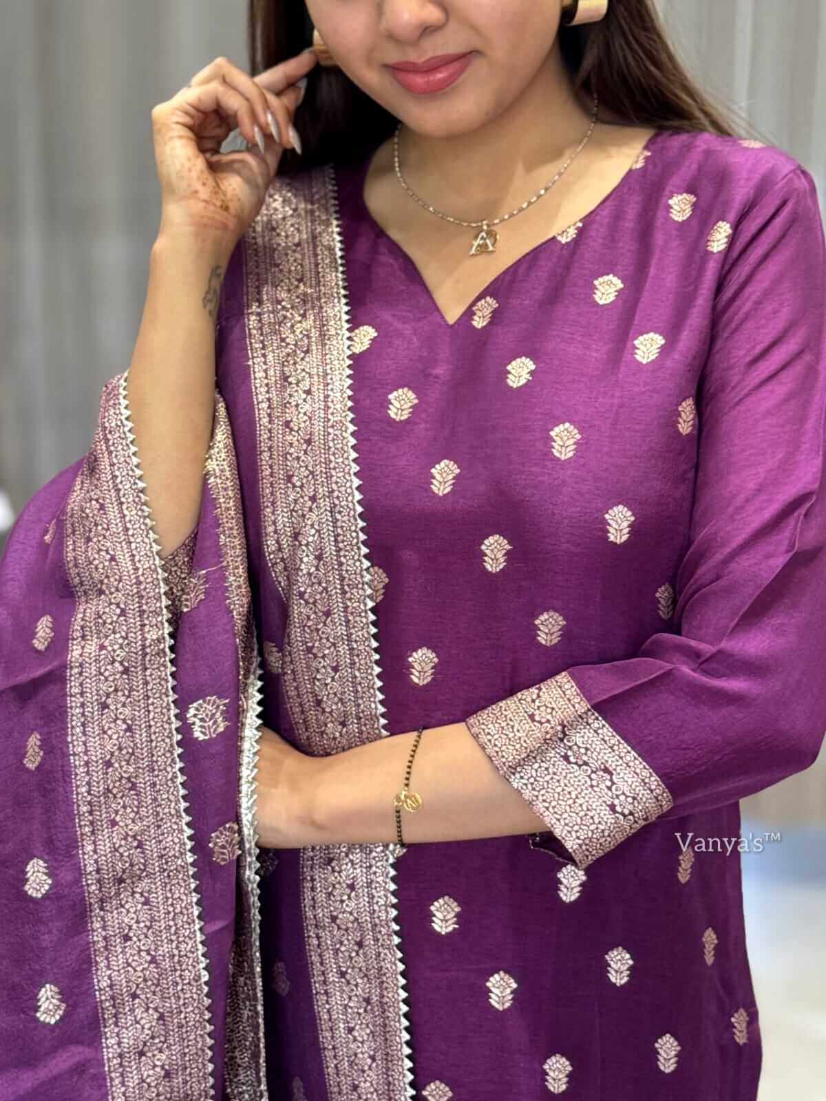 Dola Silk Banarsi