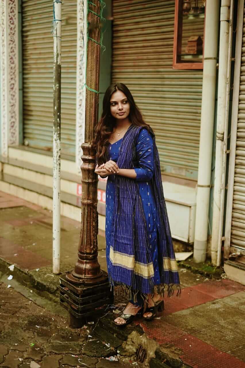 V neck Blue raw silk