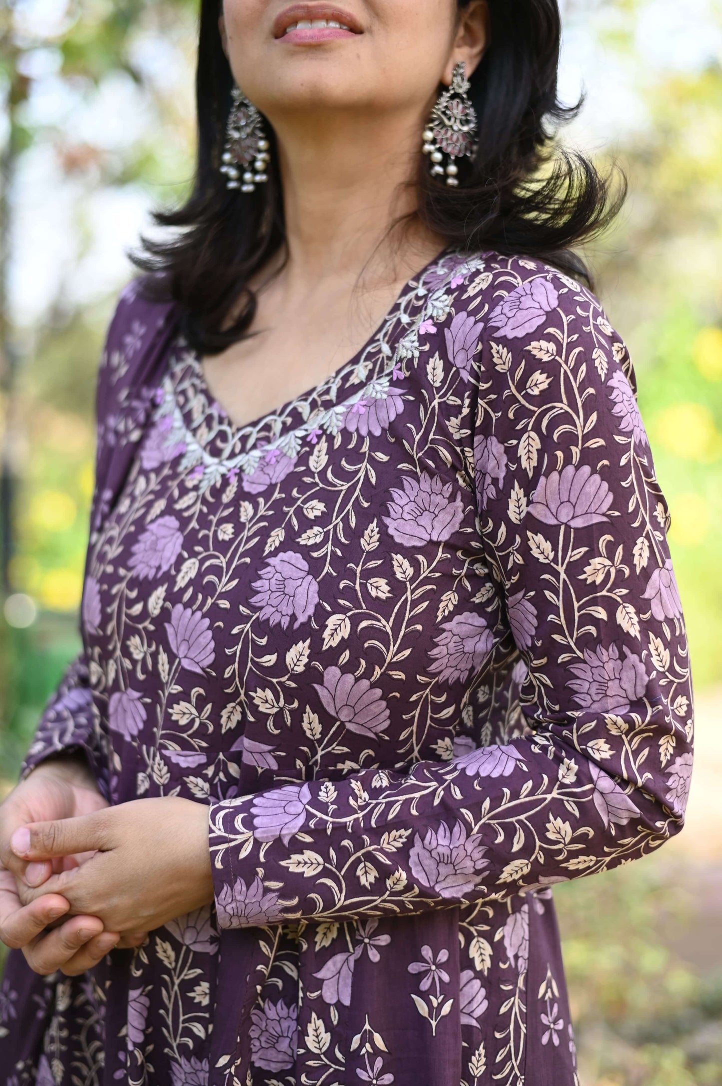 Minimalist zari embroidery