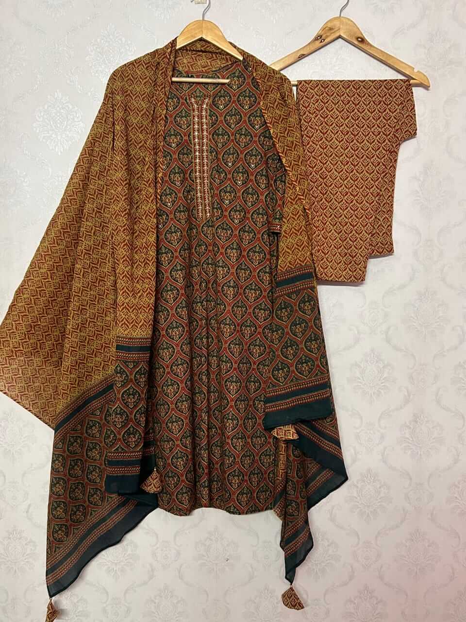 Collar Neck with Lace