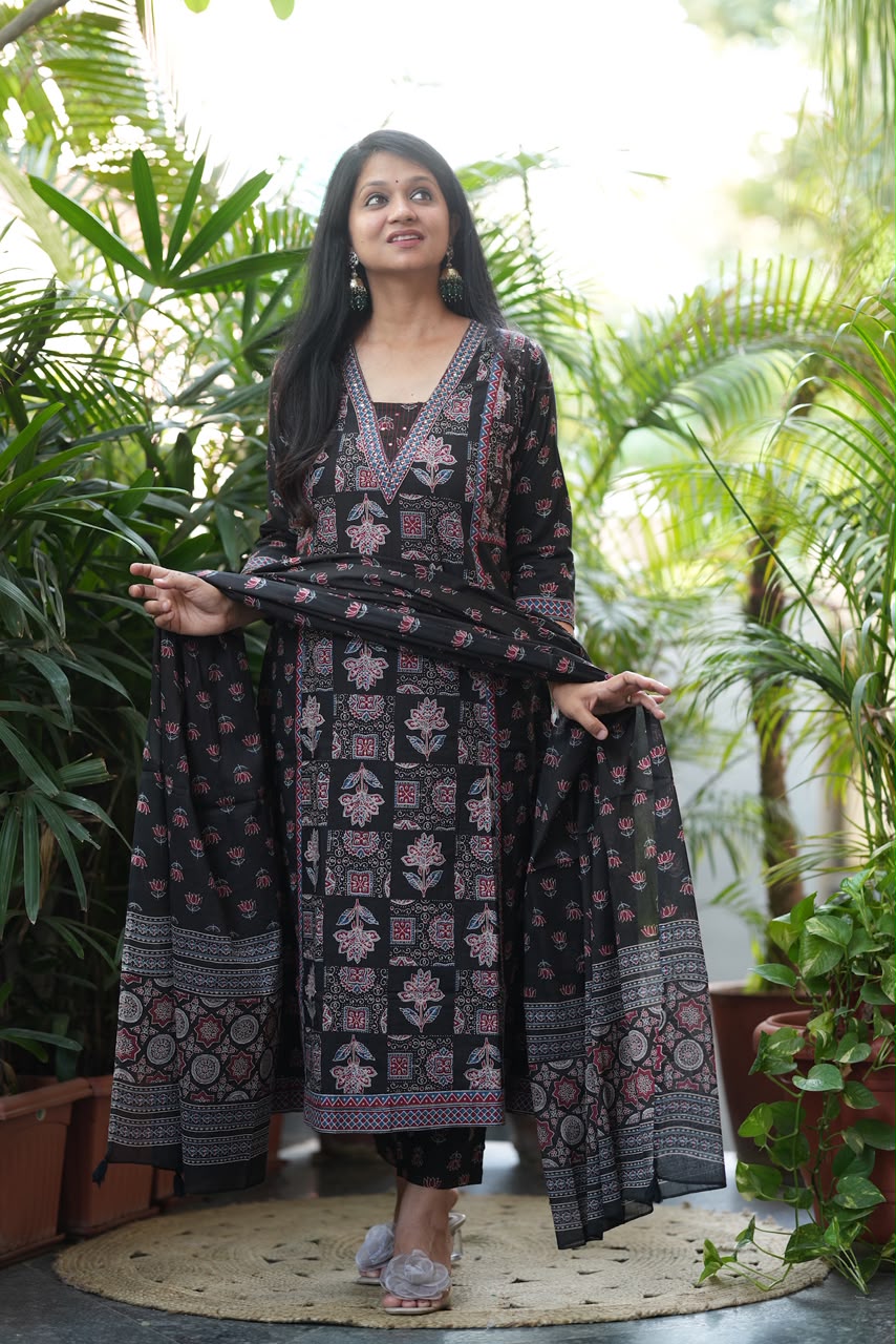 Black Hand work neck
