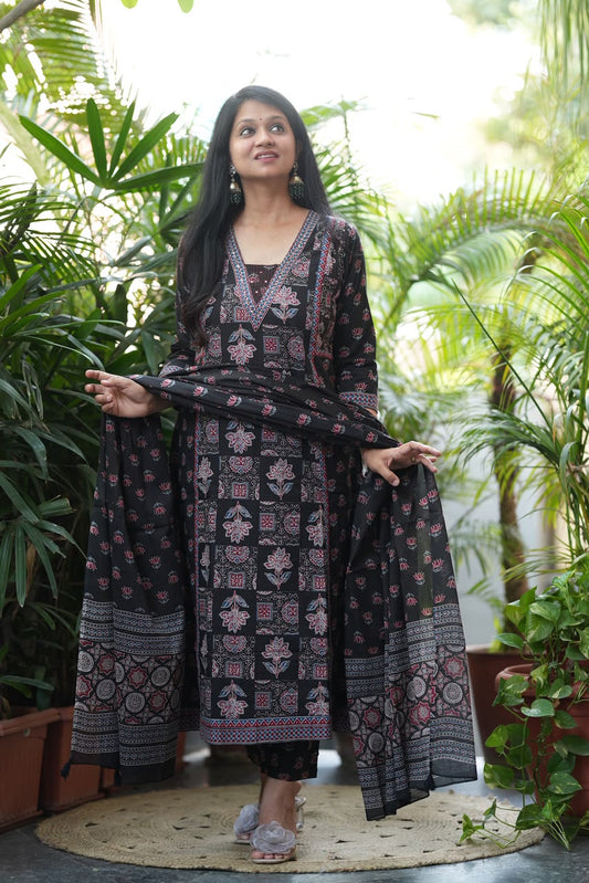 Black Hand work neck