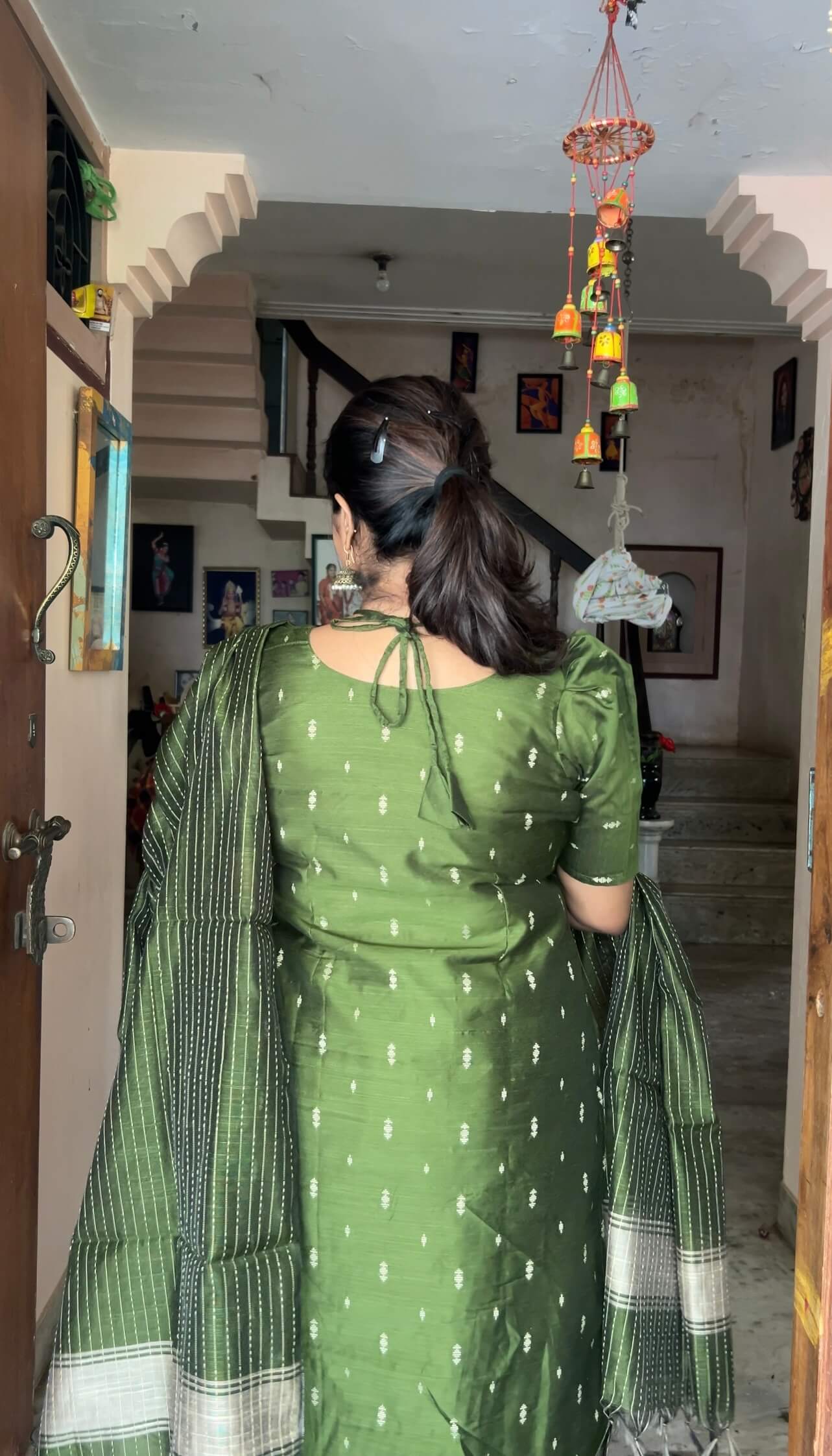 Green Silk Knot neck