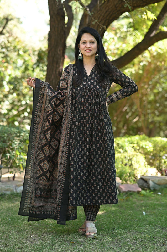 Aalia Black  pattern