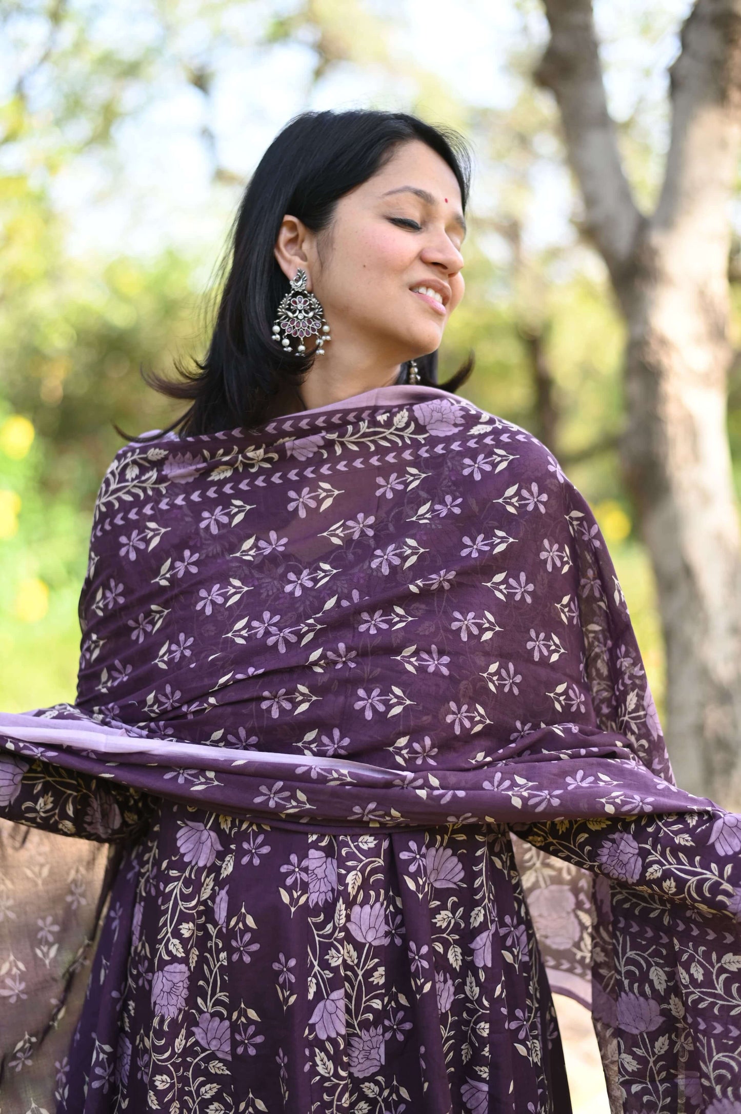 Minimalist zari embroidery