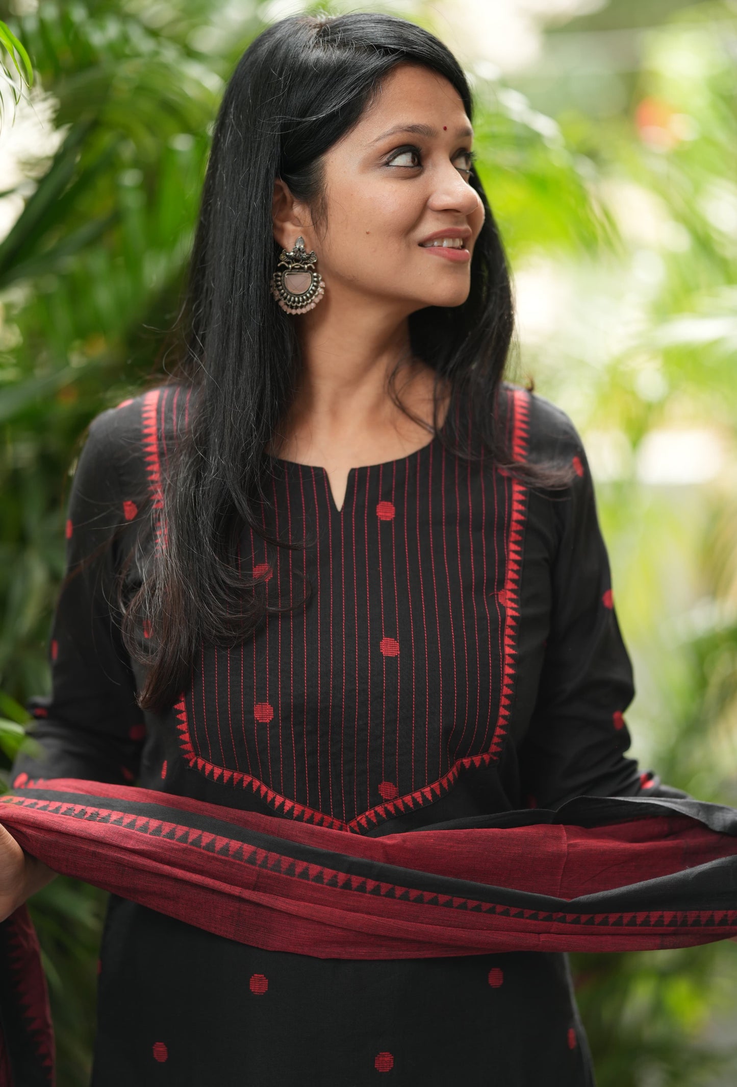 Handloom Naryani Black