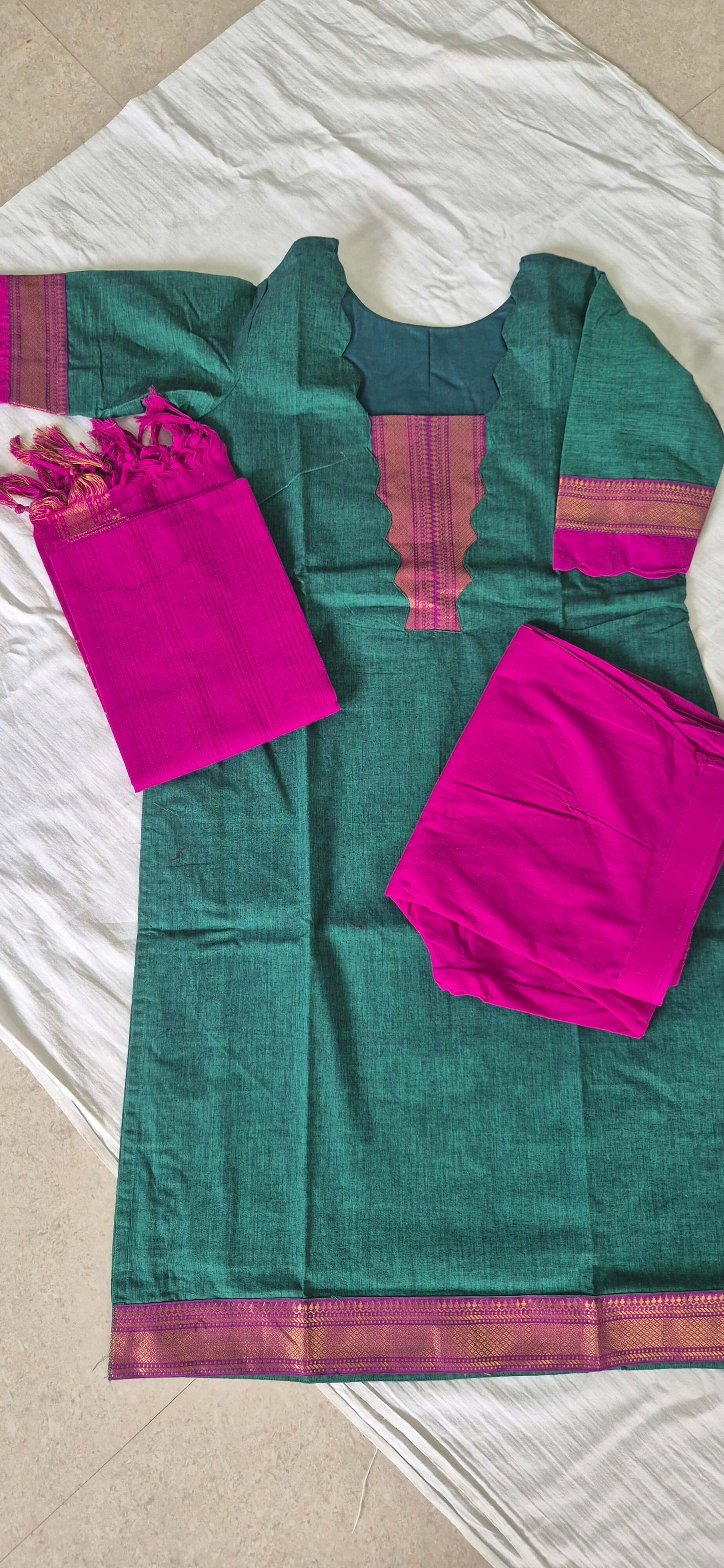 Scalloped Sleeves & Neck