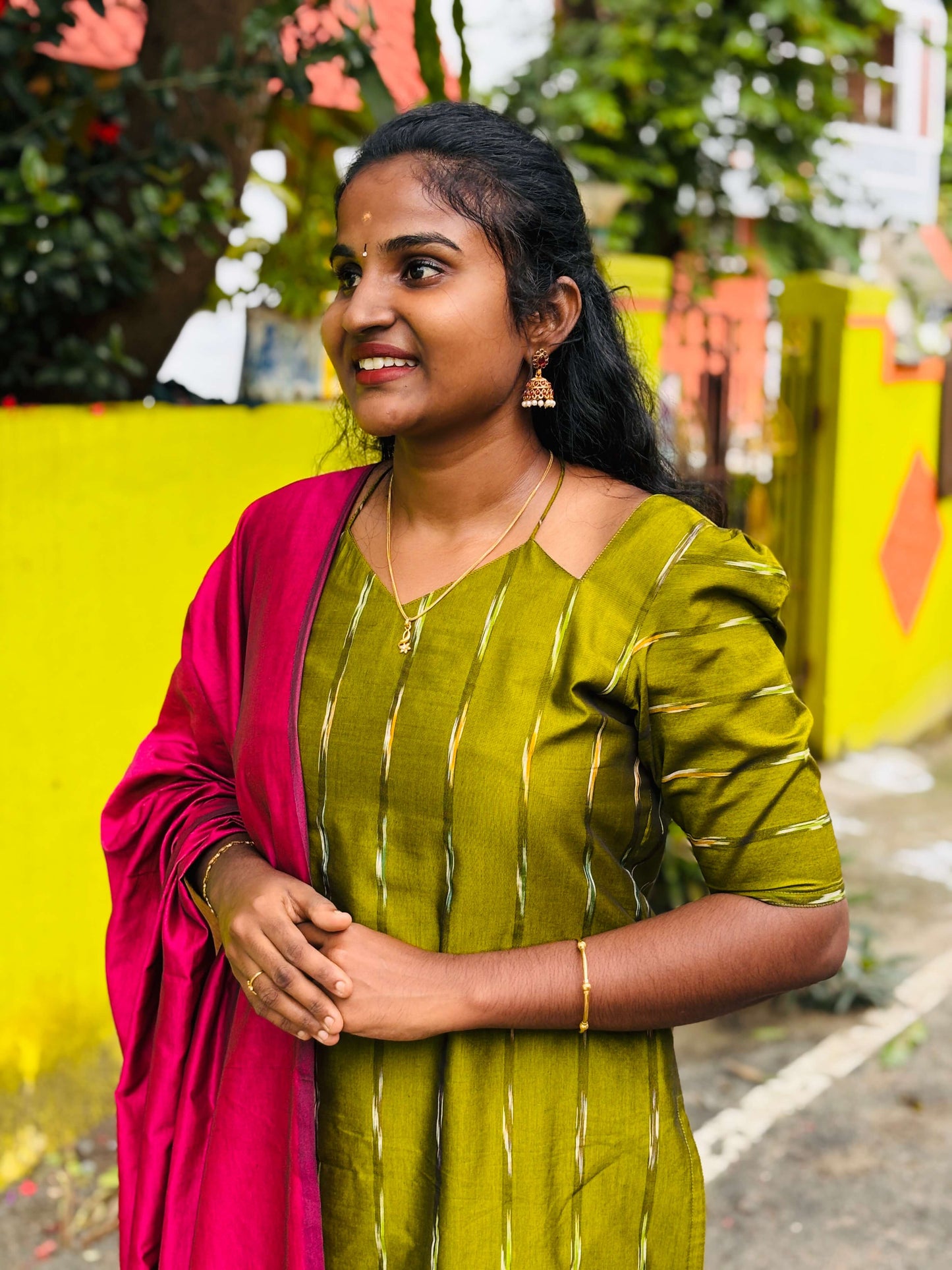 Green Silk Knot neck