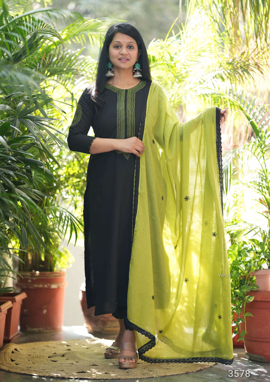 Black & Parrot Green