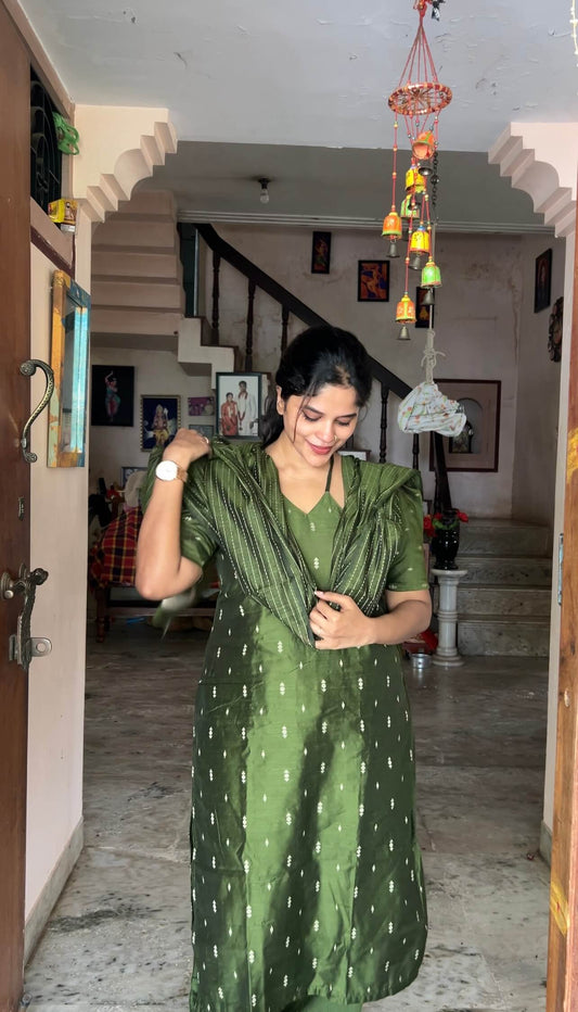 Green Silk Knot neck