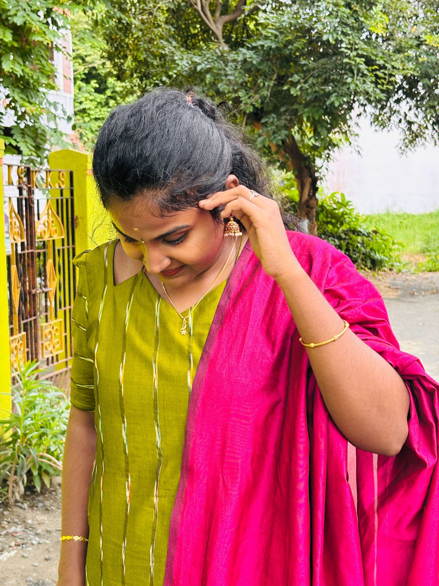 Green Silk Knot neck