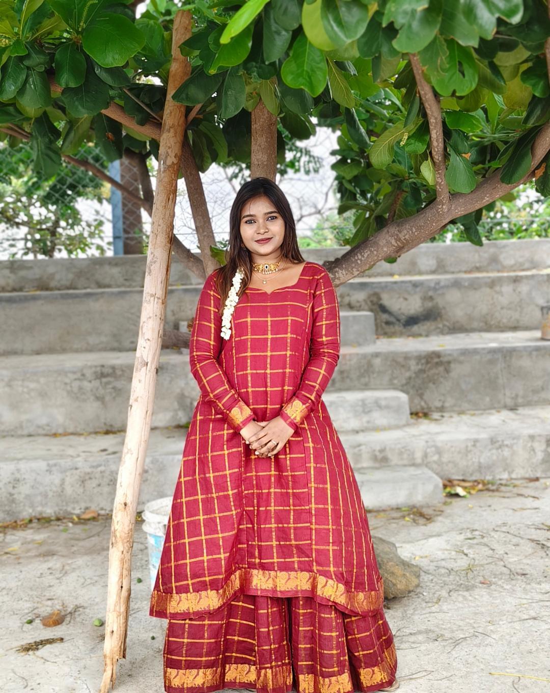 Traditional Neck in Sungudi