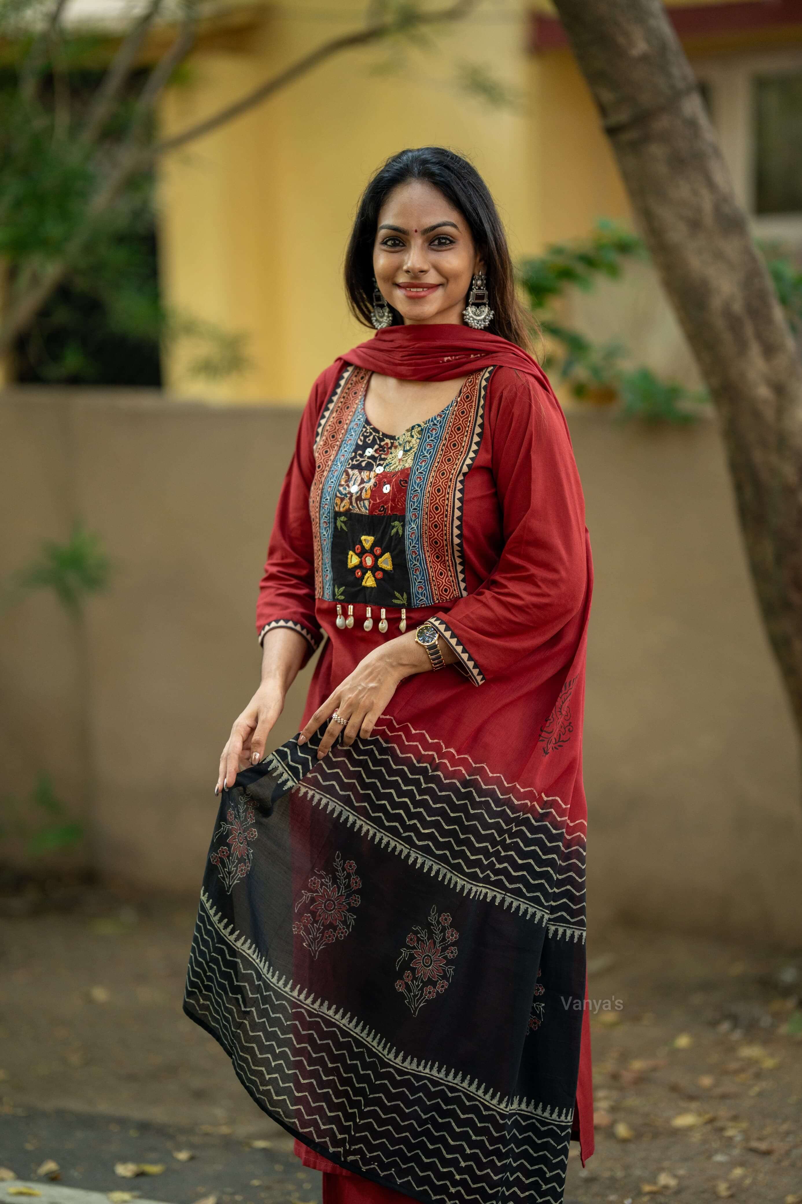 Heritage Cotton - Meharoon Red – Aaryes Collection