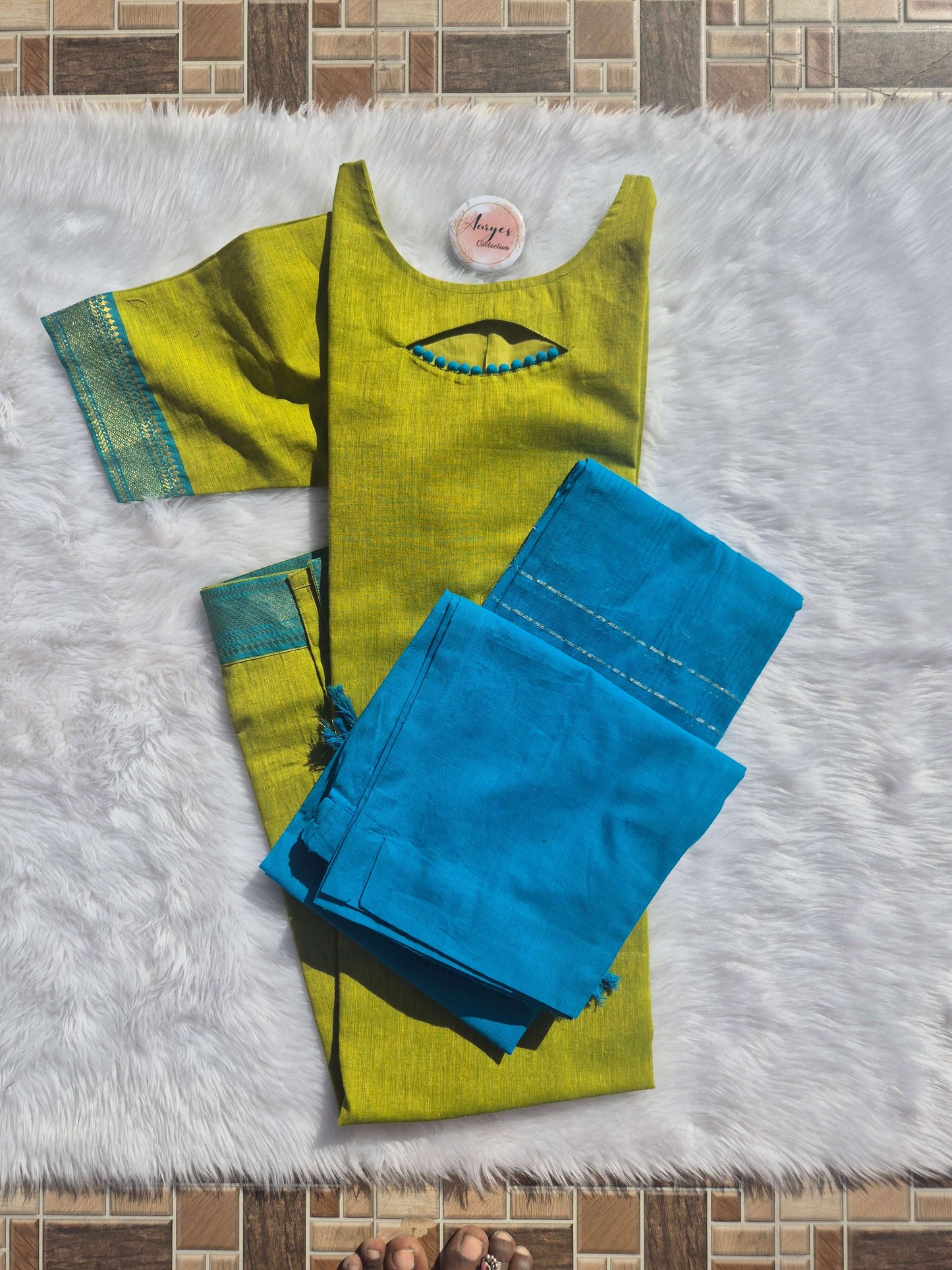 Parrot Green & Blue Traditional