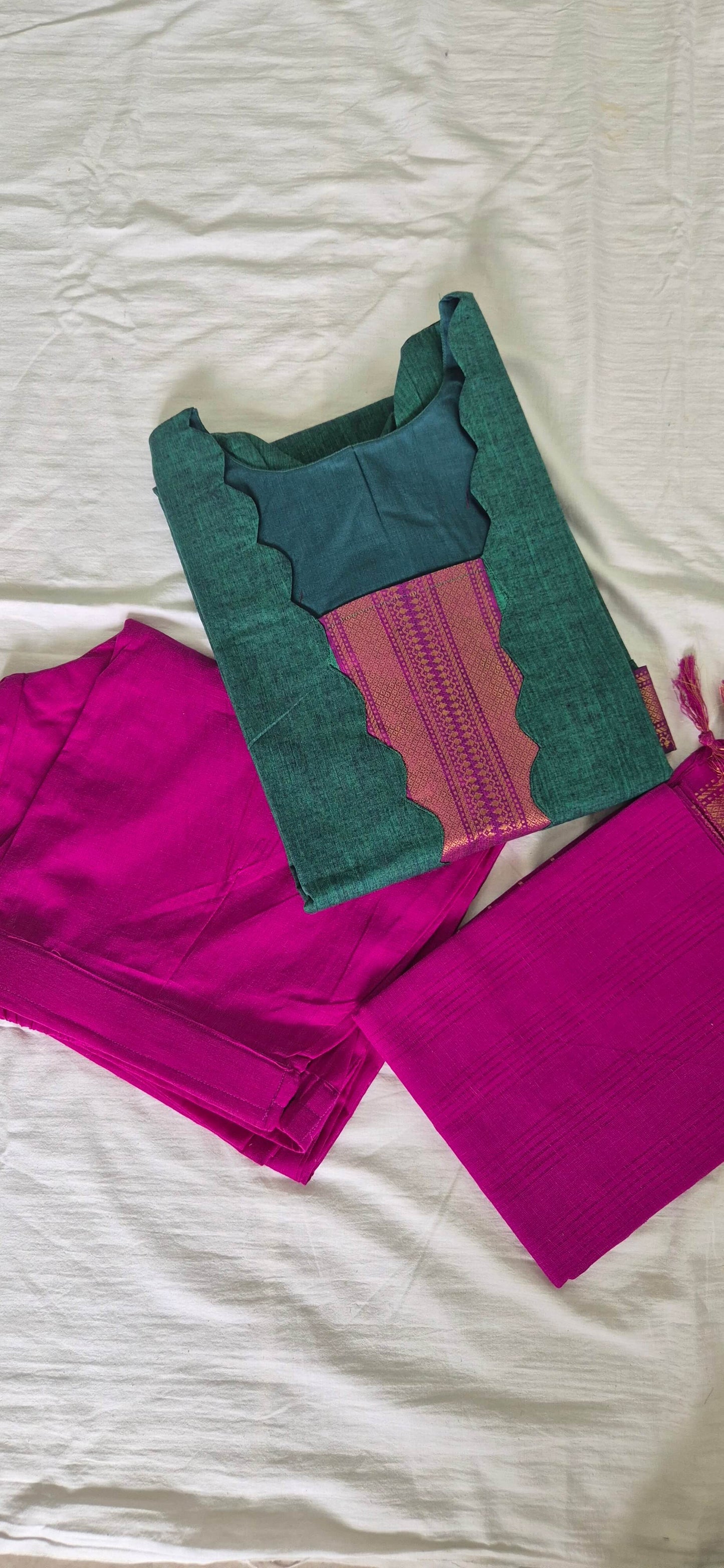 Scalloped Sleeves & Neck