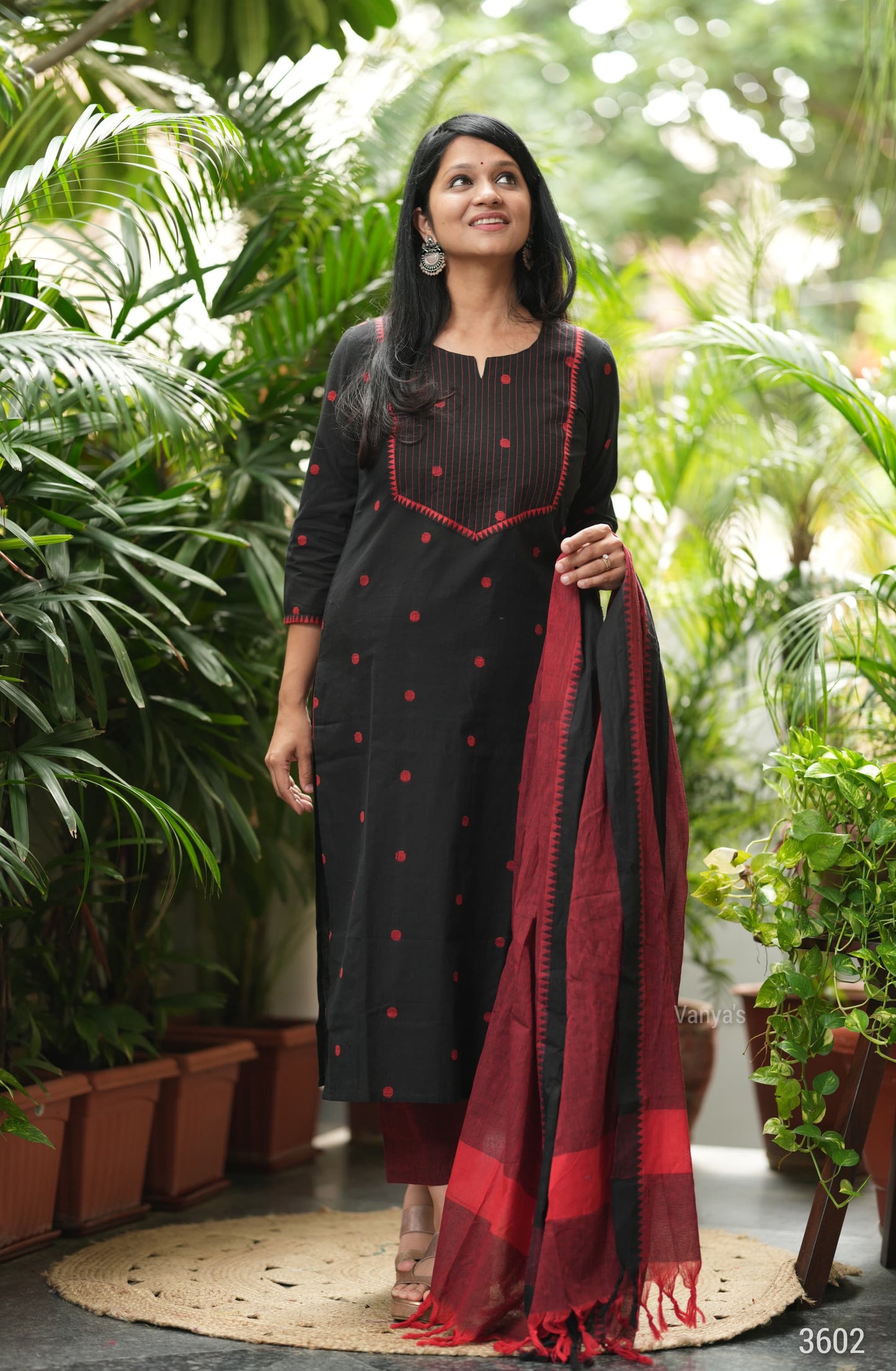 Handloom Naryani Black