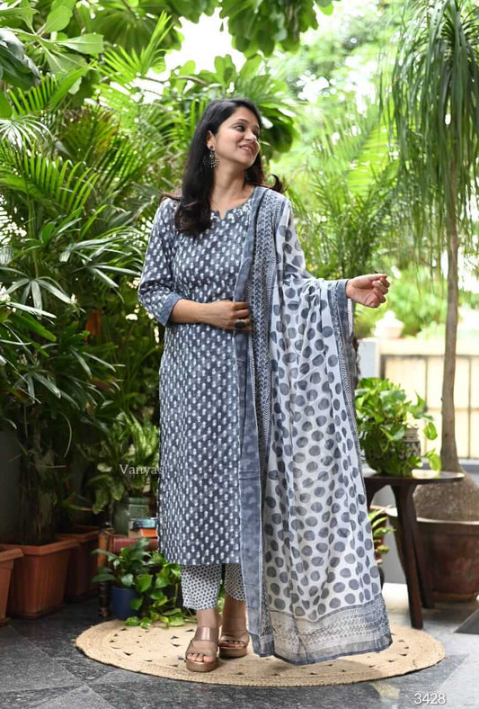 Thread Embroidery suit