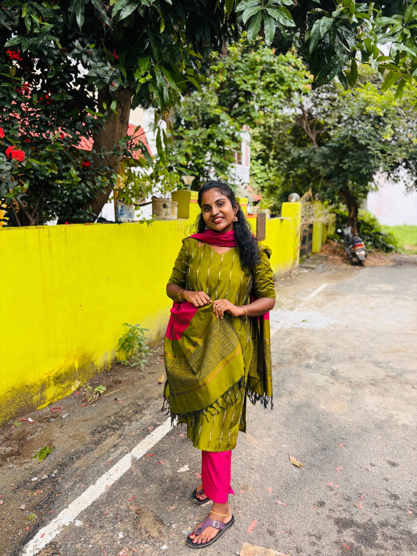 Green Silk Knot neck