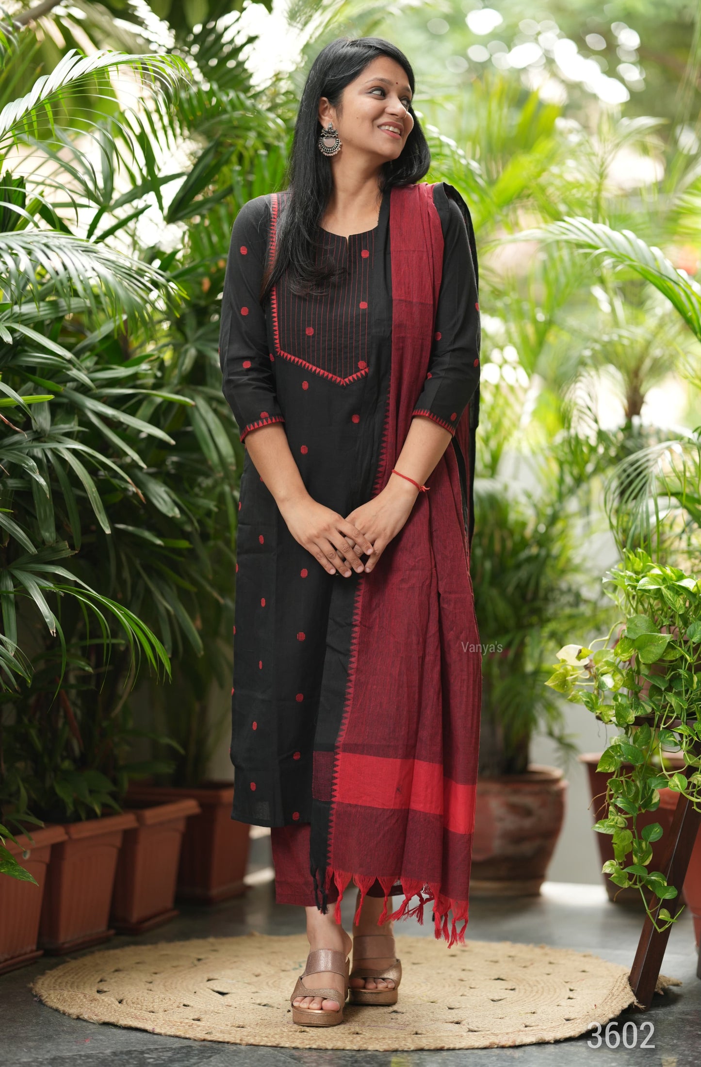Handloom Naryani Black