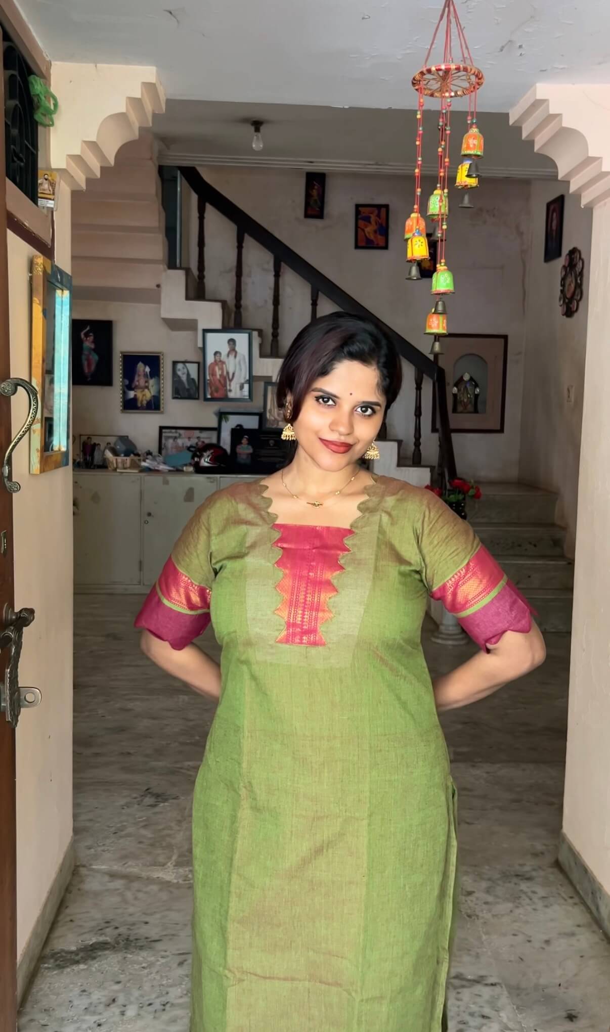 Scallop Neck Mangalagiri