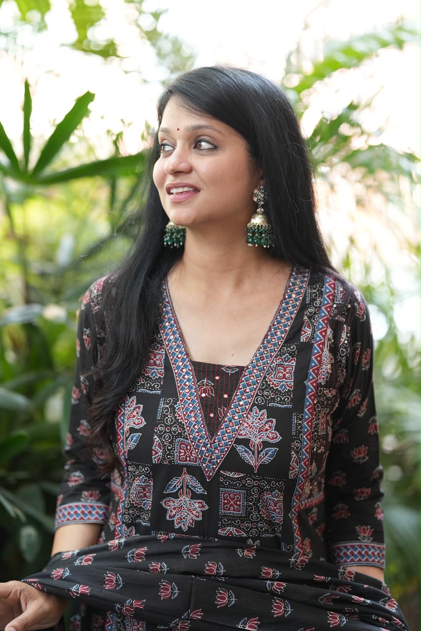 Black Hand work neck